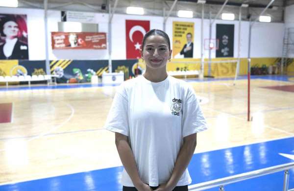 Mersin'de voleybol kursunda keşfedildi, milli takıma kadar yükseldi