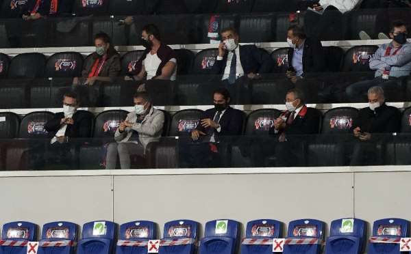 UEFA Şampiyonlar Ligi: Medipol Başakşehir: 0 - Paris Saint-Germain: 0 (Maç devam