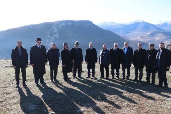 Diyanet İşleri Başkan Erbaş, Azerbaycan'ın işgalden kurtarılan topraklarında şehitler için dua etti