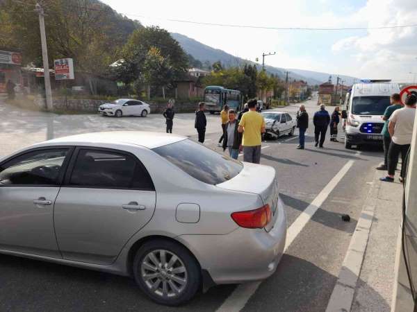 D-100 Karayolunda kaza: 3 yaralı