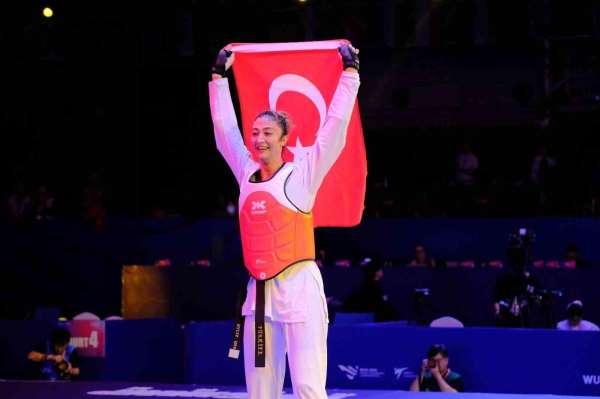 Balıkesir'in gururu Nafia Kuş Aydın, ikinci kez dünya şampiyonu