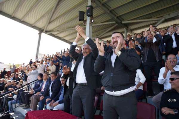 Başkan Hallaç'tan Kahta Spor02'ye destek çağrısı