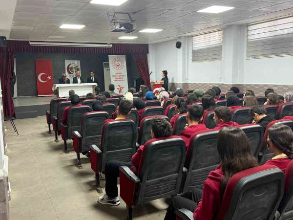 Batman'da şehit aileleri ile gaziler öğrencilerle bir araya geldi