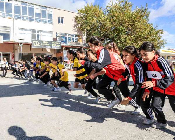 Çamelili çocuklar cumhuriyete koştu