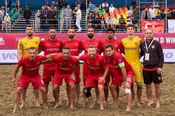 Alanya'nın plaj futbolu devleri son 16'da
