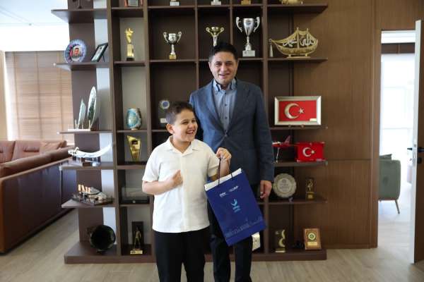 Aliağalı özel yüzücü Kaan Vural, açık denizde yeni hedeflere yüzüyor