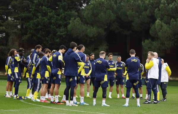 Fenerbahçe, Dirk Kuyt yönetiminde çalıştı