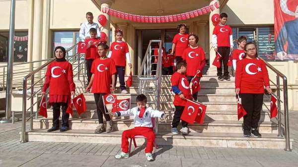 Havza'da özel öğrencilerden Cumhuriyet Bayramı kutlaması