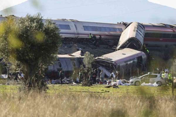 İspanya'daki tren kazasında ölü sayısı 30'a yükseldi