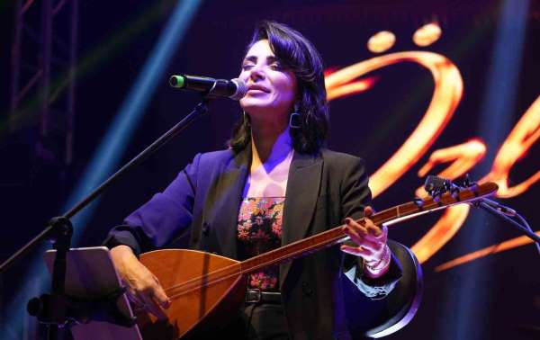 Kırıkkale'de Cumhuriyet Bayramı kutlamalarında Özlem Özdil sahne aldı