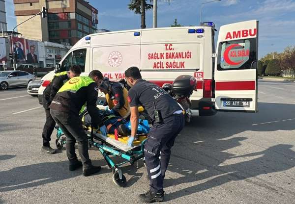 Samsun'da hafif ticari aracın çarptığı kadın yaralandı