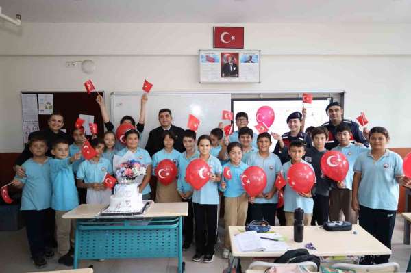Şehit kızı Ada Su'ya jandarmadan doğum günü sürprizi