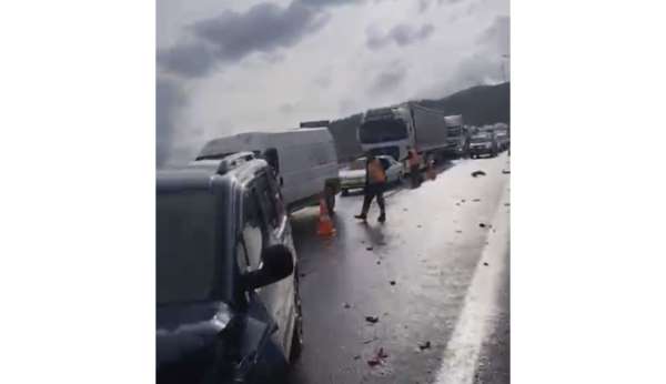 Tarsus-Adana-Gaziantep Otoyolu'nda zincirleme kaza: 8 yaralı