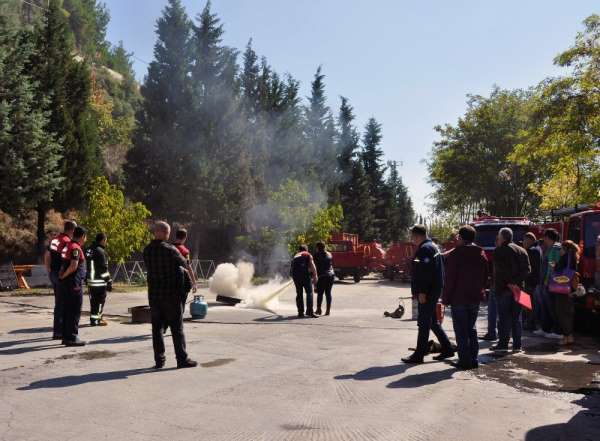 Büyükşehir itfaiyesinden Üniversite çalışanlarına yangın eğitimi 