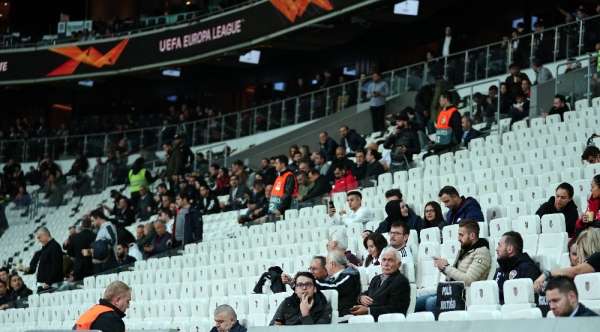 Tribünler boş kaldı 