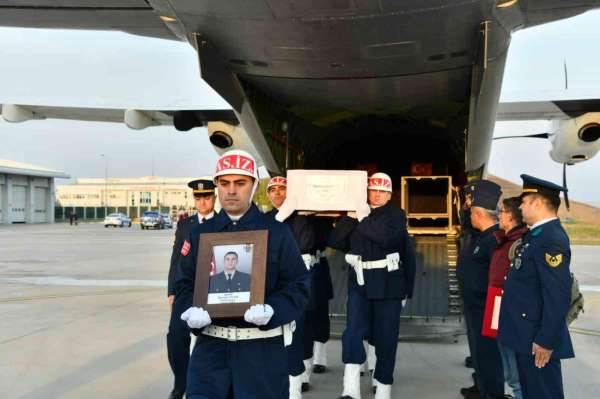 Şehit Mustafa Yıldız'ın naaşı Amasya Merzifon Havalimanı'nda karşılandı