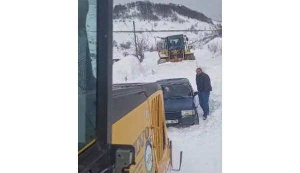 Ordu'da kar nedeniyle yolda mahsur kalan vatandaş kurtarıldı