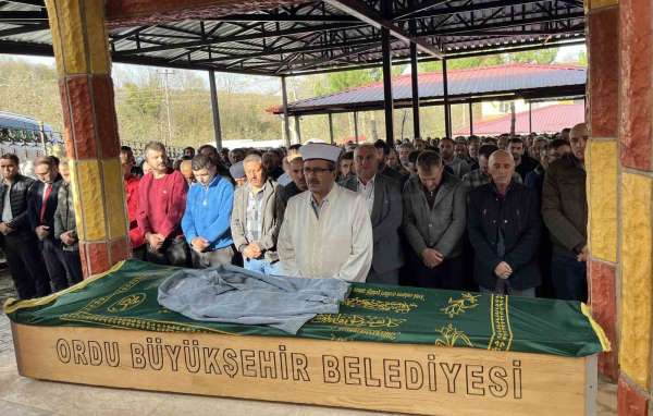 Hayatını kaybeden 6'ncı sınıf öğrencisi toprağa verildi: Ağabeyi de 6 yaşında kalp krizinden vefat etmiş