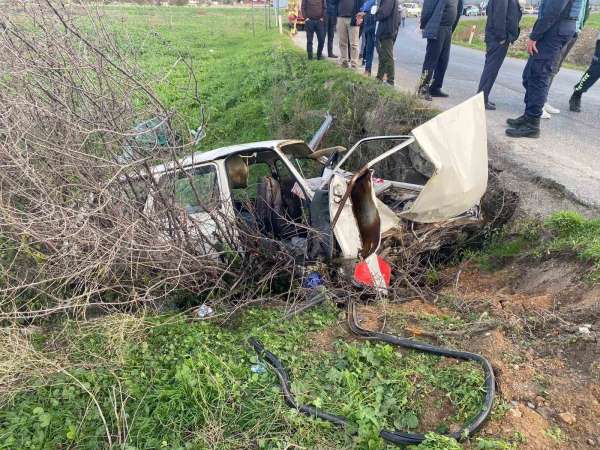 Manisa'da tek taraflı trafik kazası: 2 yaralı