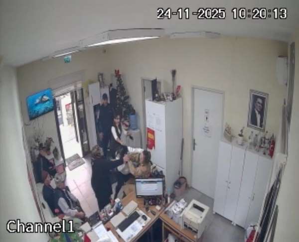 Pendik'te muhtarlıkta 'belge krizi' çıktı, vatandaş ve muhtar tekme tokat birbirine girdi