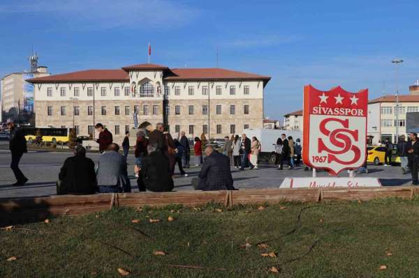 Sivassporlu futbolcu kaçtı, sosyal medya karıştı