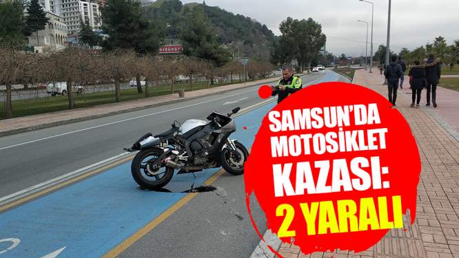 Samsun'da motosiklet kaldırıma çarpıp devrildi: 2 yaralı