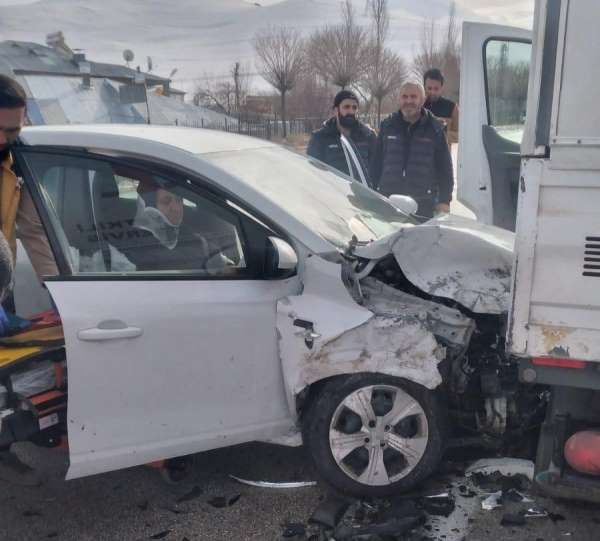 Van'da trafik kazası: 2 yaralı