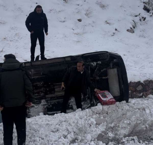 Yüksekova'da trafik kazası: 3 yaralı