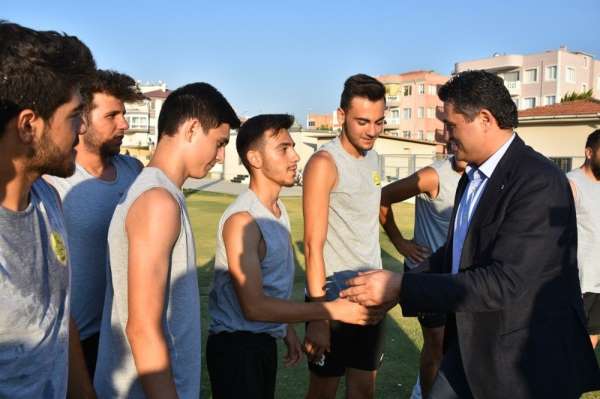 Aliağaspor FK antrenmanına sürpriz ziyaret 