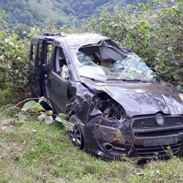 Ordu'da hafif ticari araç fındık bahçesine uçtu: 1 ölü, 5 yaralı 