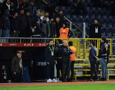 Kasımpaşalı taraftarlar Mustafa Denizli'yi istifaya davet etti 