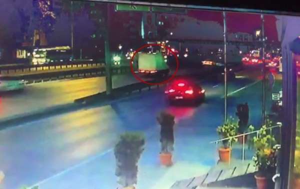 (Özel) Avcılar'daki ölümlü kazanın güvenlik kamerası görüntüleri ortaya çıktı 