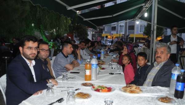 Görme engelliler derneği iftarda buluştu