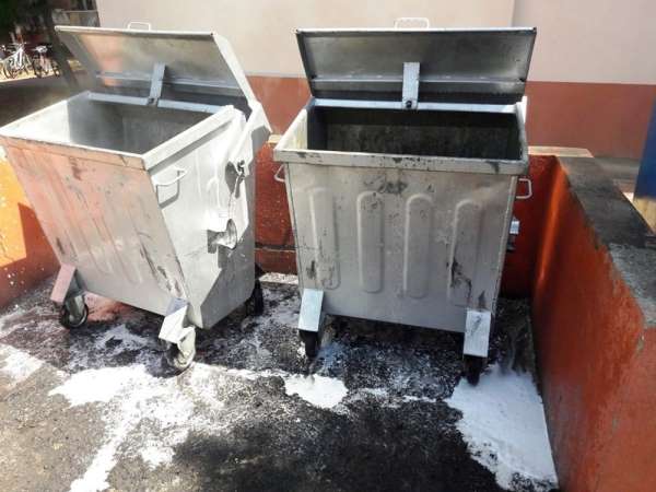 Bağlar'da çöp konteynerleri dezenfekte edildi 