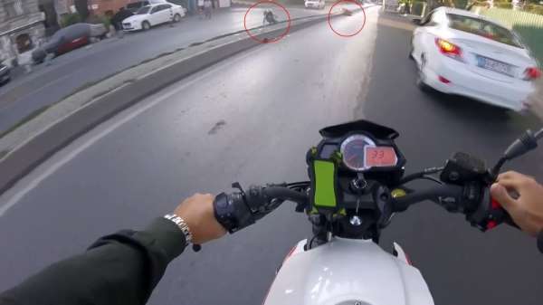 (Özel) İstanbul'da motosikletli gencin metrelerce sürüklendiği kaza kamerada 