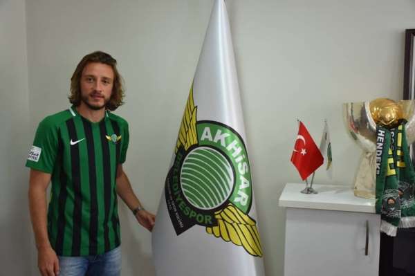 Akhisarspor'da Taha Yalçıner imzayı attı 