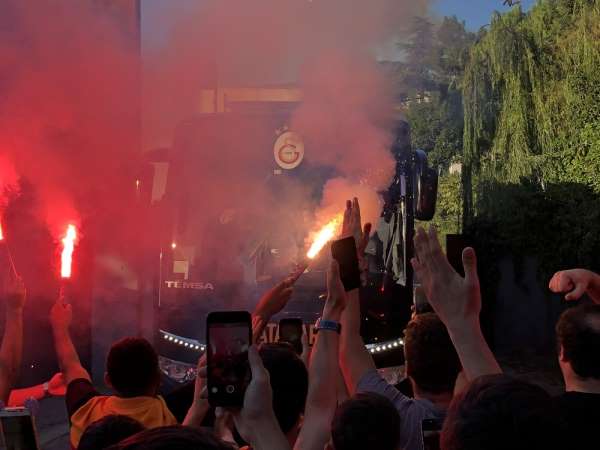 Galatasaray derbi için yola çıktı 