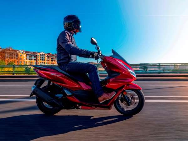 Honda, PCX125 modelini 2021 yılı için yeniledi 