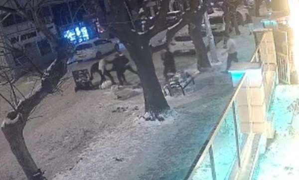 Alkollü restorandaki kavgada bıçak ve silah kullanıldı, 6 kişi yaralandı