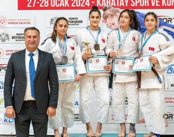 Yunusemre'nin ümitleri Konya'dan üç madalya ile döndü