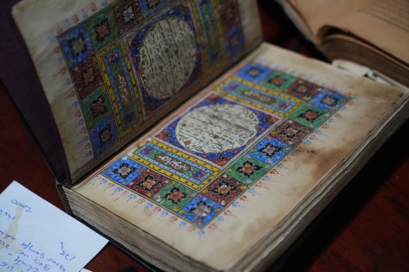 Samsun'da paha biçilemeyen el yazması eserlere müzayedede yoğun ilgi