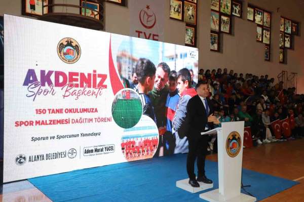 Başkan Yücel'den 150 okula spor malzemesi yardımı