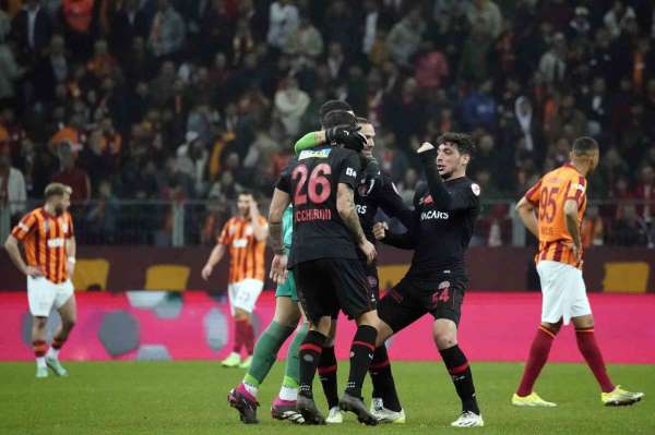 Ziraat Türkiye Kupası: Galatasaray: 0 - Fatih Karagümrük: 2