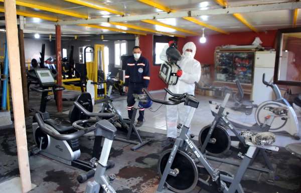 Akdeniz'de spor salonları dezenfekte ediliyor 