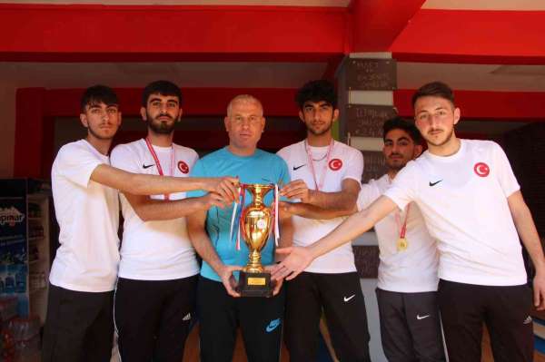 İnandılar, azmettiler, Türkiye Bowling Şampiyonu oldular