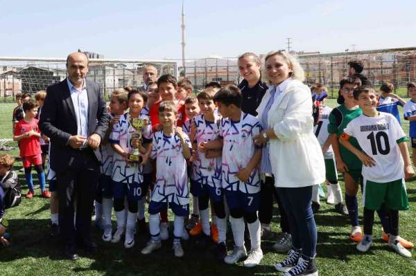İlkokul Futbol Şenliği'nde kupalar sahiplerini buldu