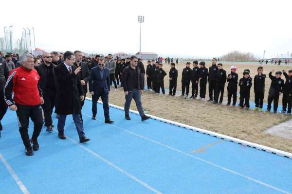 İpekyolu'nda 8 kulvarlı atletizm pisti hizmete açıldı