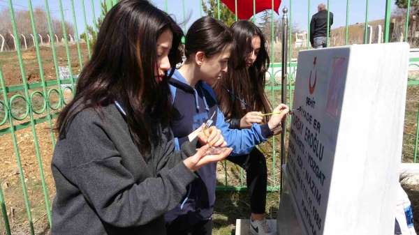 Yozgat'ta öğrencilerden şehitlere büyük vefa