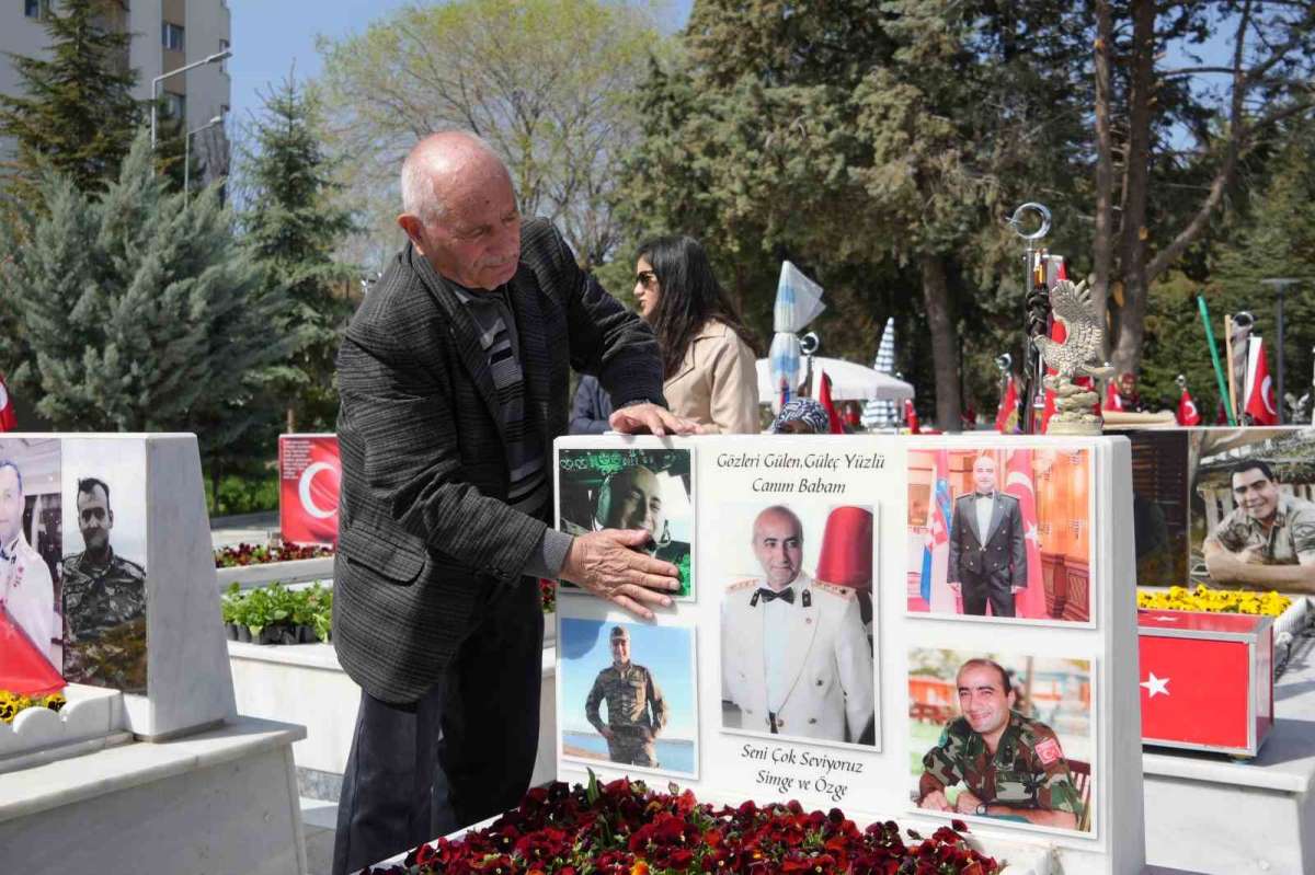 Ankara'da bayram öncesi şehitliklere ziyaret