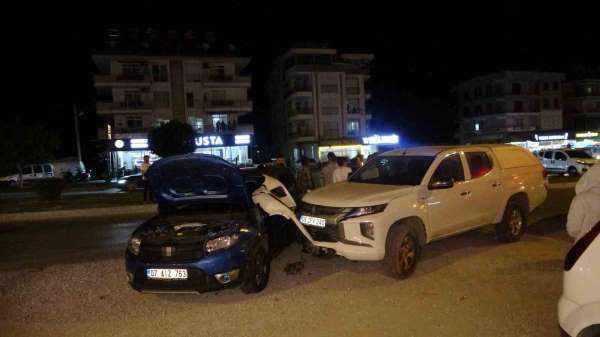 Antalya'da 3 araçlı zincirleme kaza: 1 yaralı